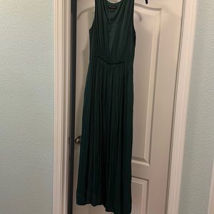 Beautiful BR green maxi dress with pockets and side slits on bottom of each side
